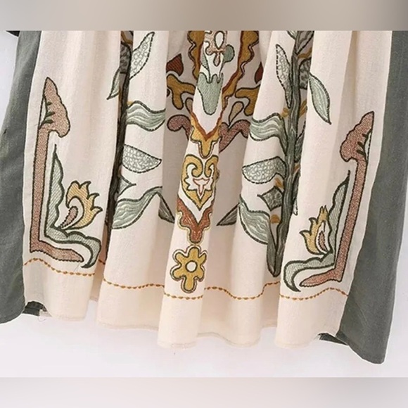 Sweet Clarise Embroidered Loose Fit Floral Mini Dress - Picture 14 of 14